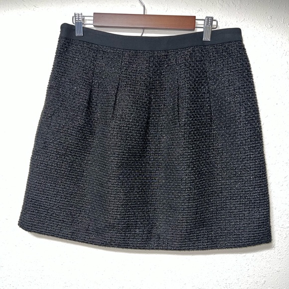 LOFT Black Pleated Tweeted Mini Skirt with a Side Zip. Size 8 - Picture 1 of 6